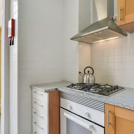 Cool And Airy In Ajuda Apartment