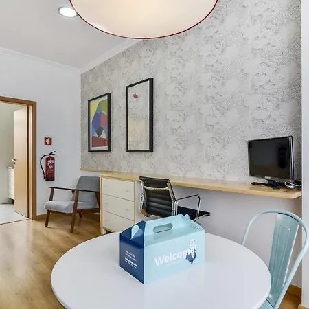 Cool And Airy In Ajuda Apartment