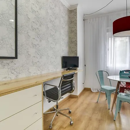 Cool And Airy In Ajuda Apartment *